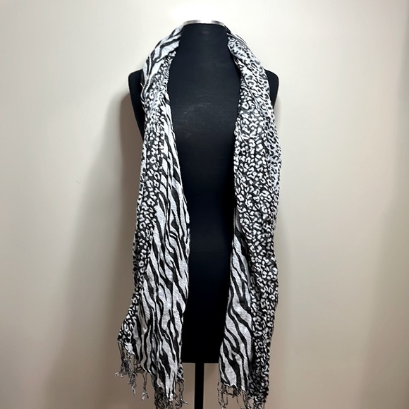 Nwot grey and black animal print scarf!  Super long can be worn many ways - Picture 1 of 6